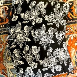 (🌼SALE 2 FOR $10🌼) Floral skort